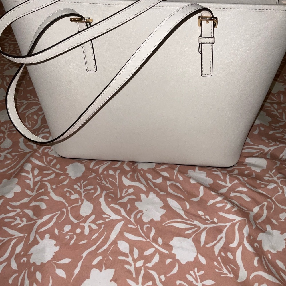 NEW- Michael Kors Cream Tote Bag with Gold Accents - Picture 4 of 5